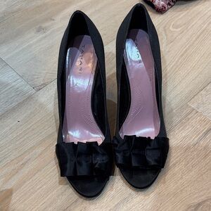 Tahari Black Heels with Bow Accent